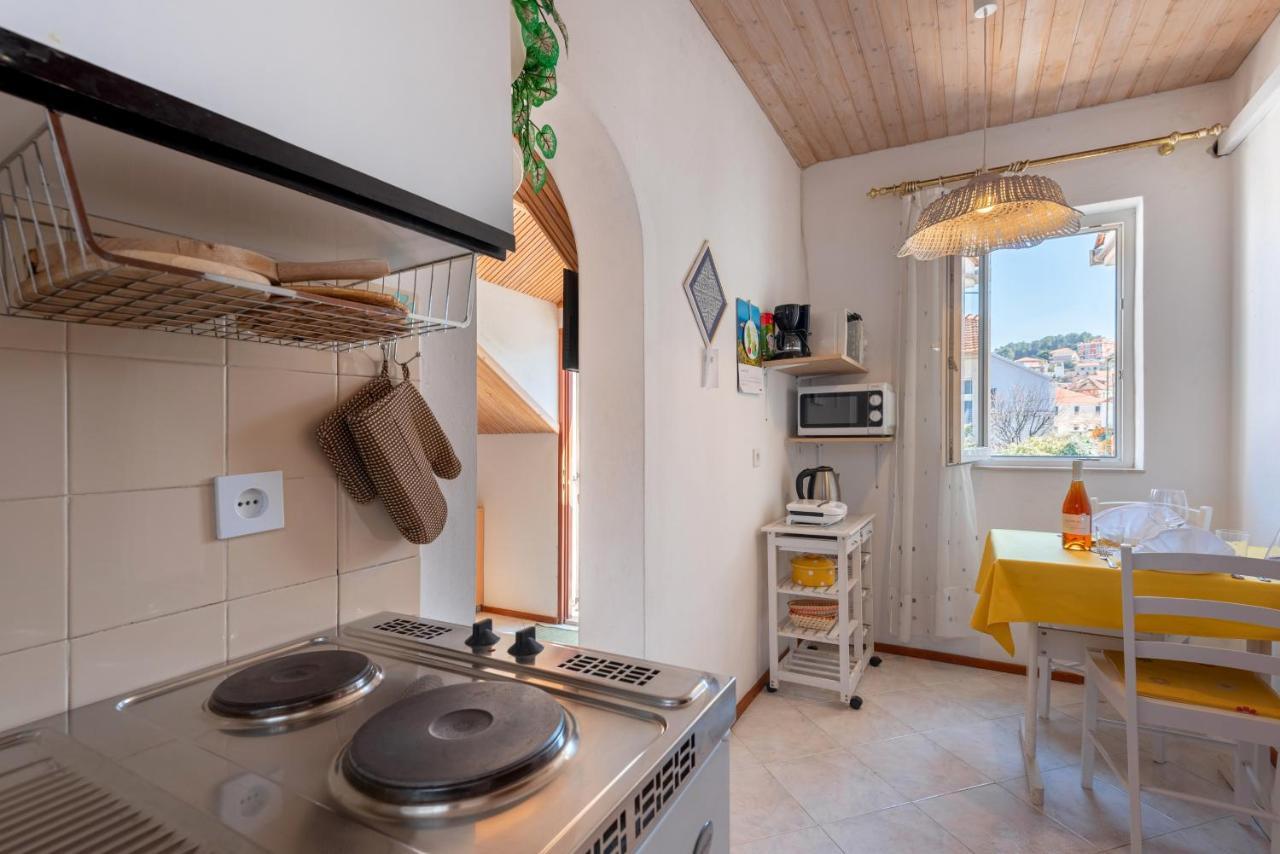 Apartments By The Sea Jelsa, Hvar - 11319 Jelsa  Bagian luar foto